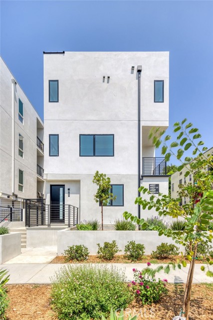 Detail Gallery Image 33 of 33 For 4827 Oakwood Ave, Los Angeles,  CA 90004 - 5 Beds | 3 Baths