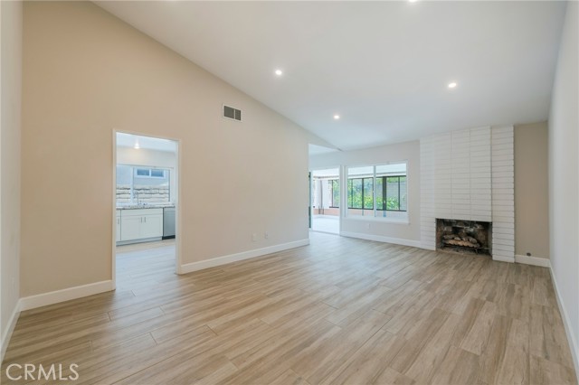 Detail Gallery Image 14 of 42 For 17482 Bellport Cir, Huntington Beach,  CA 92649 - 4 Beds | 2 Baths