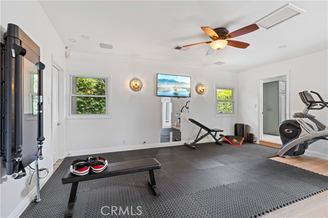 13405 Tiara Street, Valley Glen CA: https://media.crmls.org/medias/c4d9d6f2-d4e7-4cf8-8bdf-d8321454ba52.jpg