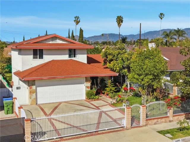 Detail Gallery Image 2 of 22 For 13435 Chase St, Arleta,  CA 91331 - 4 Beds | 2 Baths