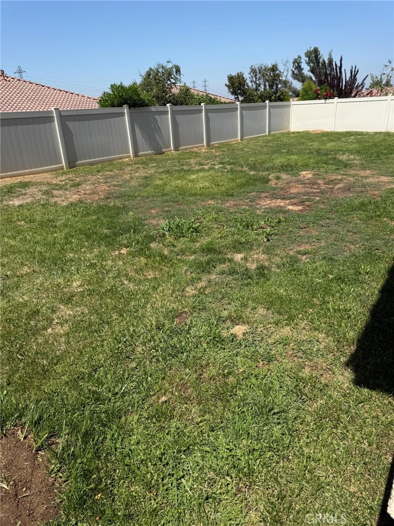 https://media.crmls.org/medias/c4da484b-c46c-4f73-9bb3-34fd6fe82846.jpg?preset=X-Large