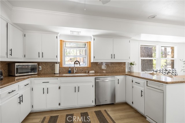 188 S Finch Drive, Big Bear Lake CA: https://media.crmls.org/medias/c4dabacf-7e27-4991-bf6b-79c51c2c7895.jpg