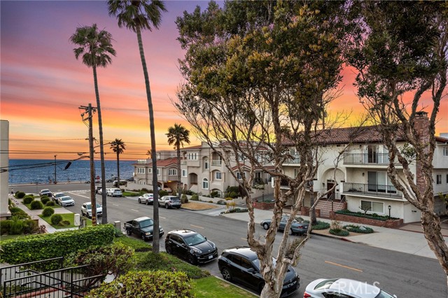 1301 Catalina Avenue, Redondo Beach, California 90277, 2 Bedrooms Bedrooms, ,3 BathroomsBathrooms,Residential,Sold,Catalina,PW24151727