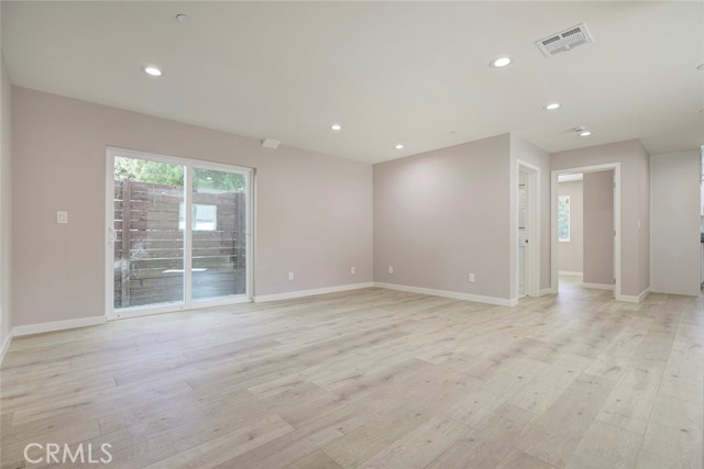 Detail Gallery Image 3 of 25 For 15557 Wyandotte St, Van Nuys,  CA 91406 - 3 Beds | 2 Baths