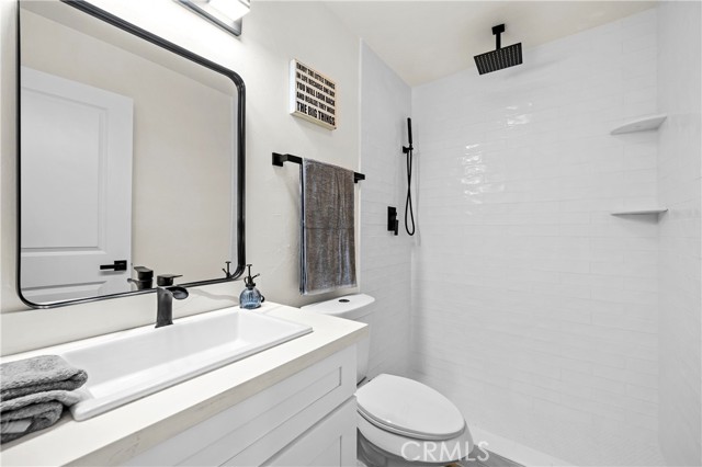 23254 Orange Avenue, Lake Forest CA: https://media.crmls.org/medias/c4dc61aa-5b5d-426a-bb68-6abaa406b573.jpg
