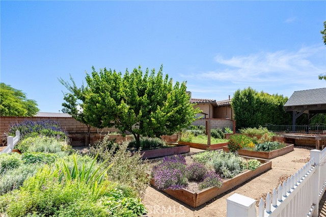 2777 Shadow Canyon Circle, Norco CA: https://media.crmls.org/medias/c4dc80f2-431a-4284-b317-a736038a3313.jpg