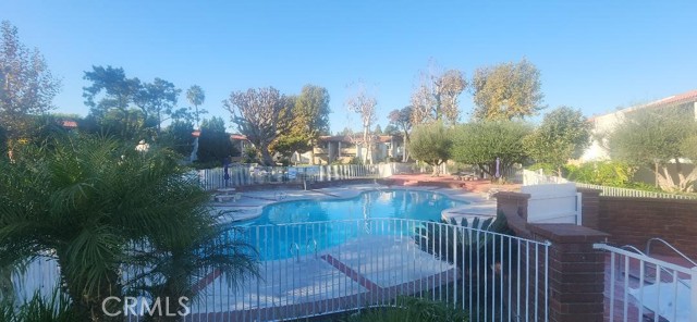 2511 W Sunflower Avenue, Santa Ana CA: https://media.crmls.org/medias/c4dcfd87-39bc-45f3-92cc-d56d295689ea.jpg