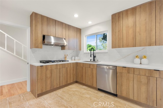 16914 Flanders, Granada Hills CA: https://media.crmls.org/medias/c4dd7d40-24a0-4310-ac71-be2acb6463d5.jpg