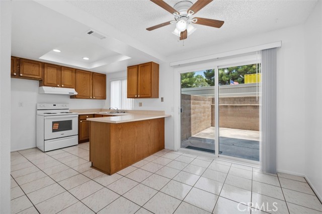 11782 Garden Grove Boulevard, Garden Grove CA: https://media.crmls.org/medias/c4dd9f64-6914-44fe-b1c9-190f8a7339e0.jpg