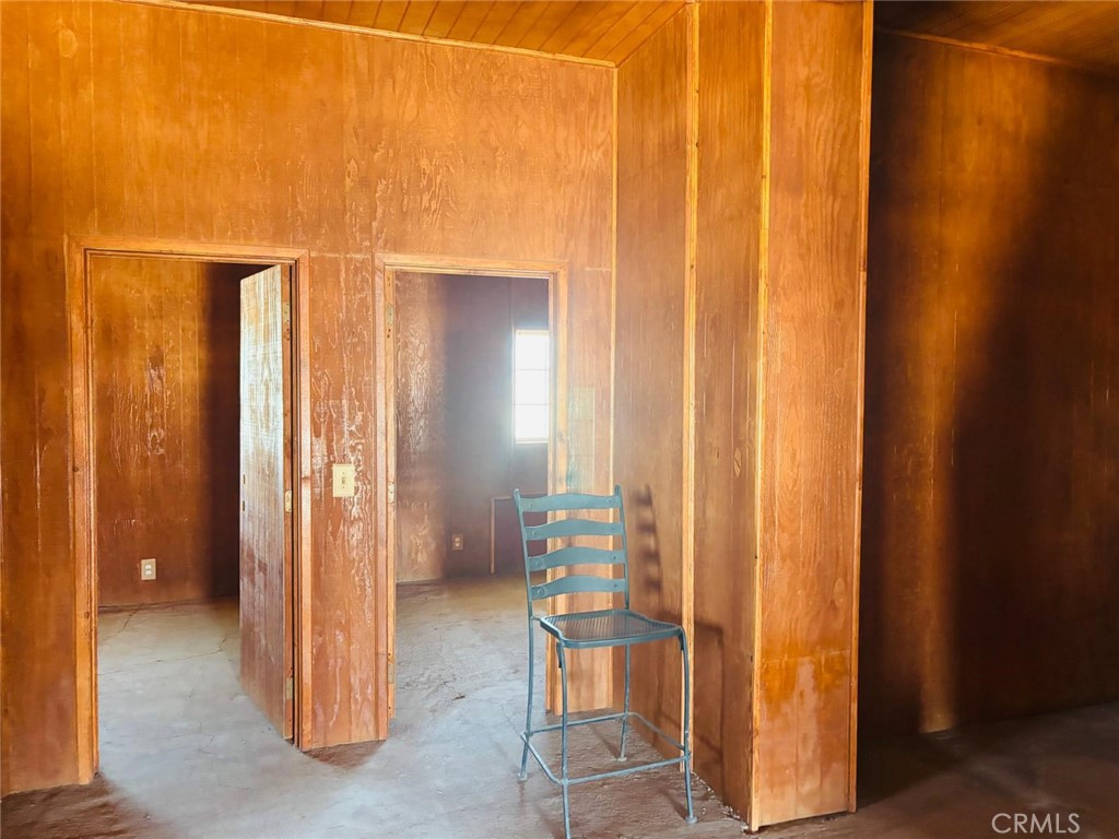 https://media.crmls.org/medias/c4df3041-c394-4e7f-a832-e48f5b0dd811.jpg?preset=X-Large