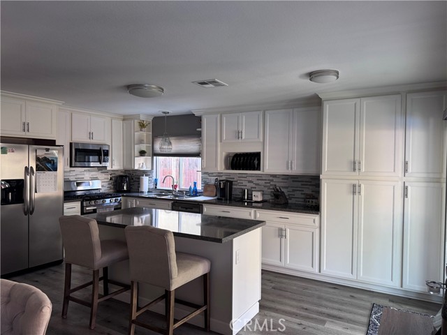 Detail Gallery Image 4 of 14 For 4570 Ferngreen, Hemet,  CA 92545 - 4 Beds | 2 Baths