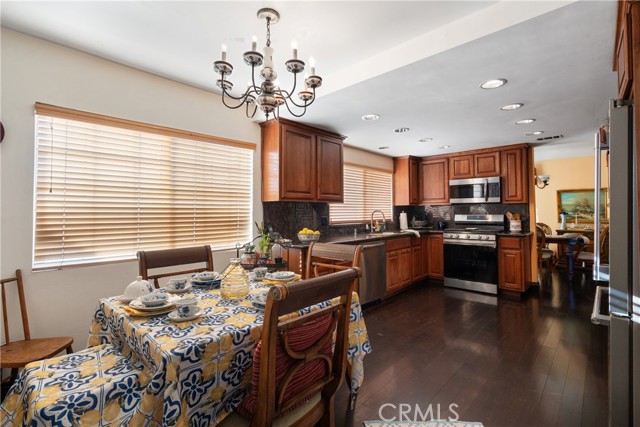 5266 Bluff Street, Norco CA: https://media.crmls.org/medias/c4e00ac2-e6f7-45b5-b3c6-147184ad269b.jpg