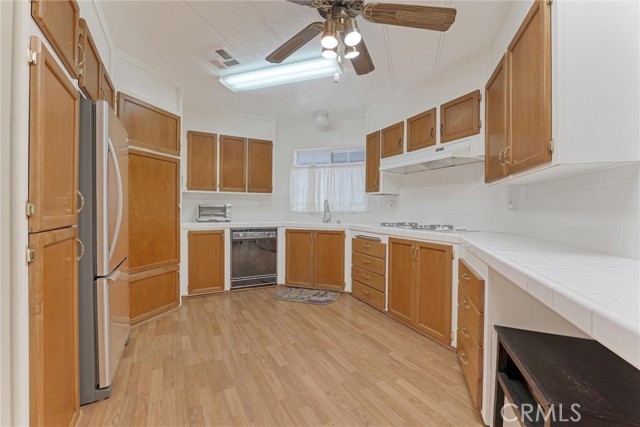 Detail Gallery Image 10 of 41 For 2550 Pacific Coast Hwy #42,  Torrance,  CA 90505 - 3 Beds | 2 Baths