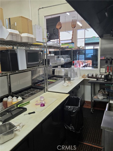 1465 3RD ST, Los Angeles CA: https://media.crmls.org/medias/c4e1131e-1830-4287-b0cf-920fbcb365d8.jpg