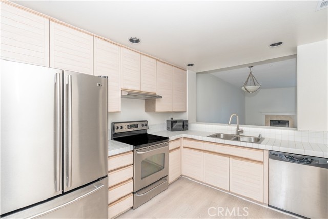 Detail Gallery Image 3 of 23 For 2253 Martin #416,  Irvine,  CA 92612 - 1 Beds | 1 Baths