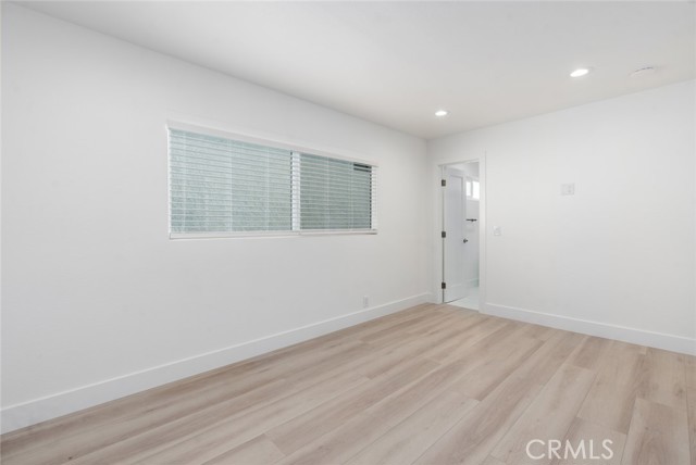 707 1/2 Orchid Avenue, Corona del Mar CA: https://media.crmls.org/medias/c4e1fc5b-cab1-42b1-ab5e-d3c8e0604764.jpg