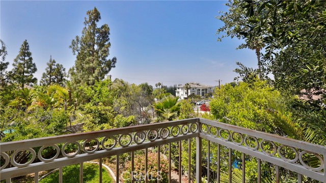 2431 Elizabeth Court, Upland CA: https://media.crmls.org/medias/c4e206e9-8d7f-4985-912f-47a420c23012.jpg