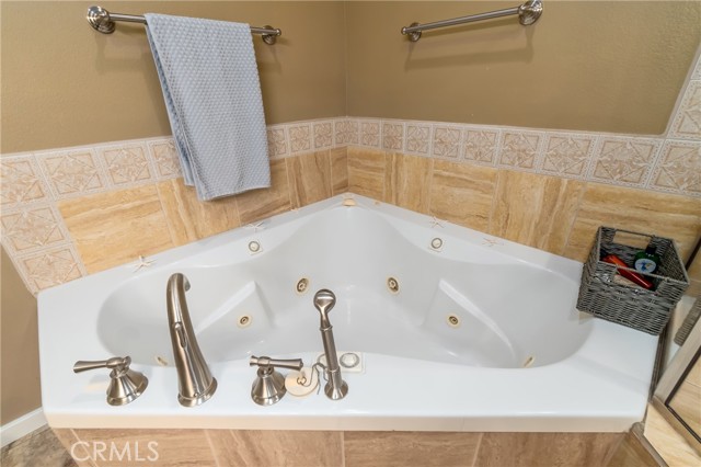 Detail Gallery Image 21 of 38 For 13801 Lakeshore Dr, Clearlake,  CA 95422 - 3 Beds | 2 Baths