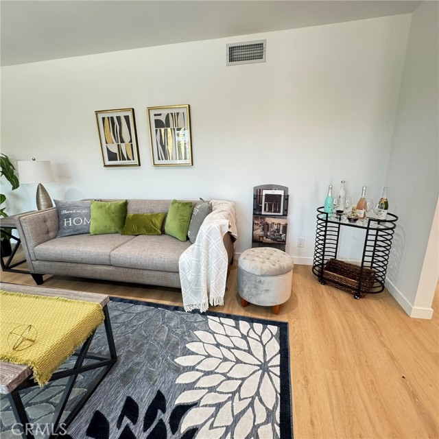 Detail Gallery Image 4 of 44 For 13864 Elgers St, Cerritos,  CA 90703 - 3 Beds | 2 Baths