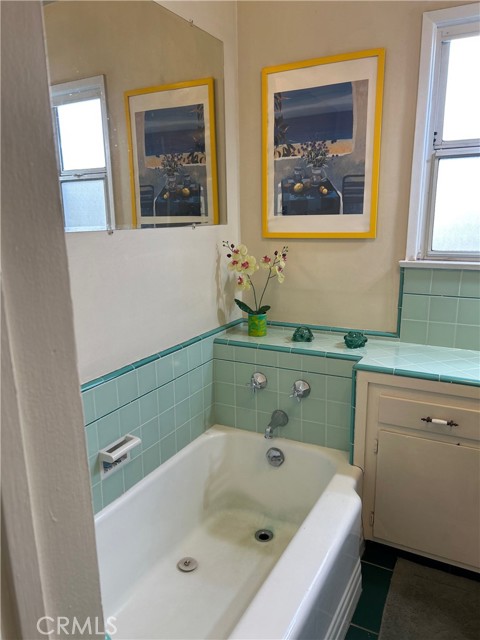 Detail Gallery Image 7 of 27 For 6947 Murietta Ave, Van Nuys,  CA 91405 - 2 Beds | 2 Baths