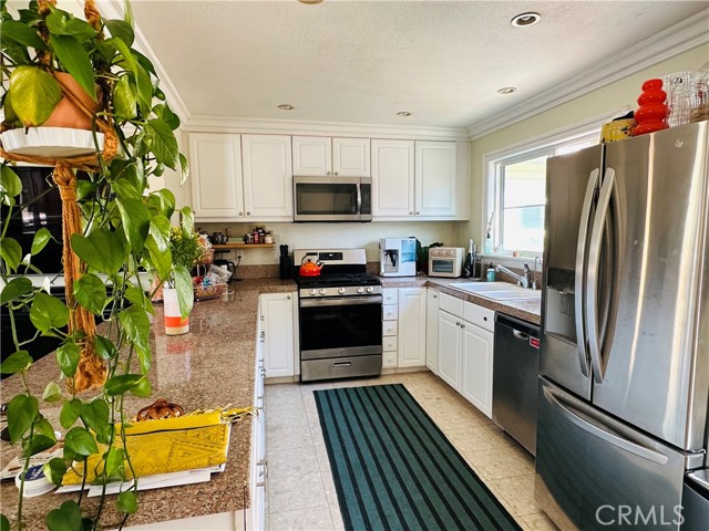 Detail Gallery Image 3 of 8 For 979 Arbor St, Costa Mesa,  CA 92627 - 2 Beds | 1 Baths