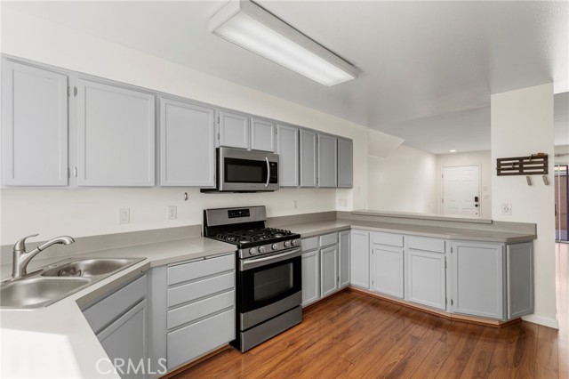 Detail Gallery Image 8 of 30 For 1235 E Carson St #4,  Carson,  CA 90745 - 2 Beds | 2 Baths
