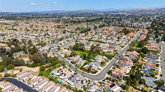17350 Summer Oak Pl, Yorba Linda CA: https://media.crmls.org/medias/c4e4a226-c2cf-4097-a34b-60aca04f6bc5.jpg