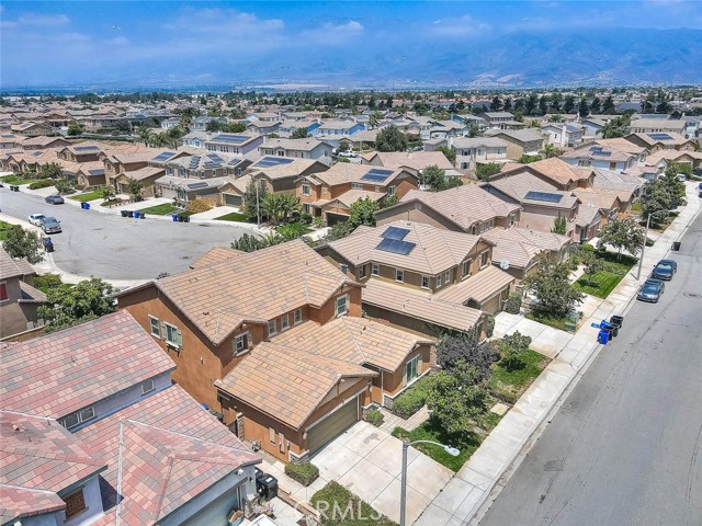 7868 Sea Salt Avenue, Fontana CA: https://media.crmls.org/medias/c4e4f6ac-ffca-4860-b42b-37383703aa21.jpg