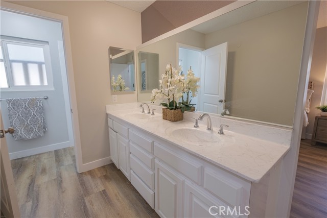 1506 West Sharon Road, Santa Ana CA: https://media.crmls.org/medias/c4e580ab-68c9-4a51-b33a-e8f0ea49b9a5.jpg