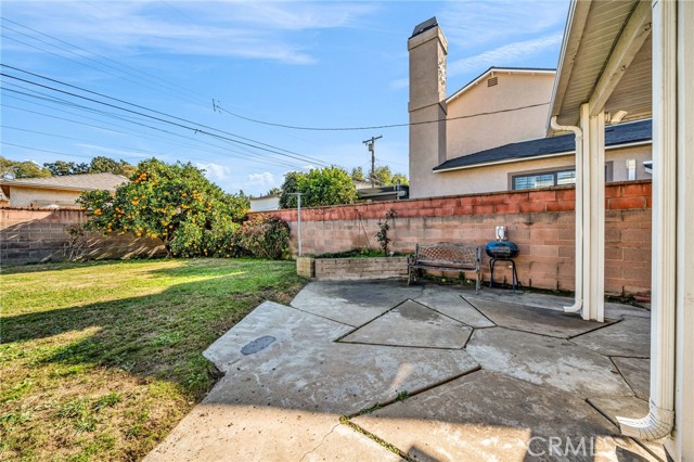 5514 Bellflower Blvd, Lakewood CA: https://media.crmls.org/medias/c4e5bc9c-a149-4530-890d-bc49528d4f54.jpg