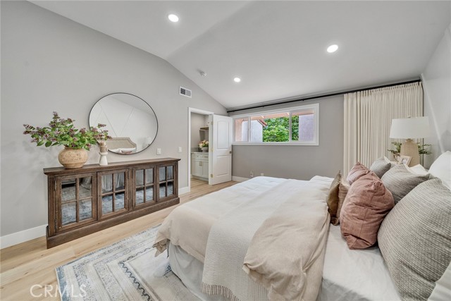 10 Lassen, Irvine CA: https://media.crmls.org/medias/c4e5da24-e07e-454c-a9b7-2846d041c904.jpg