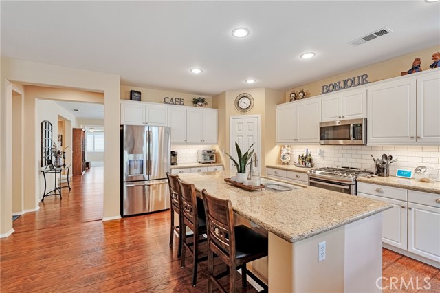 Detail Gallery Image 6 of 50 For 18845 Laurel Crest Lane, Canyon Country,  CA 91351 - 4 Beds | 3 Baths