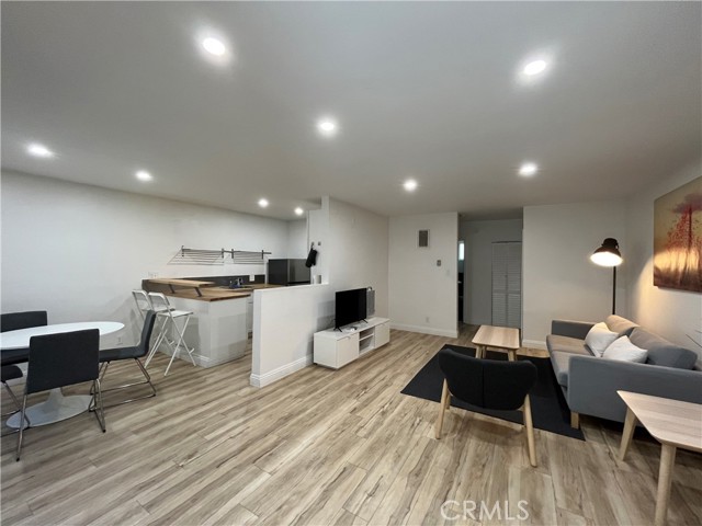 Detail Gallery Image 5 of 18 For 1114 6th St #4,  Santa Monica,  CA 90403 - 2 Beds | 2 Baths