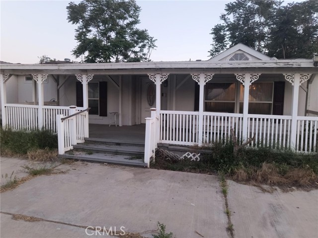 3858 Carter Street, Riverside CA: https://media.crmls.org/medias/c4e6cb17-18fd-466c-8573-c5f294ebe788.jpg
