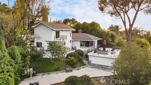 5187 Llano Drive, Woodland Hills CA: https://media.crmls.org/medias/c4e778af-1fc7-4971-b6e8-71ea99345f98.jpg