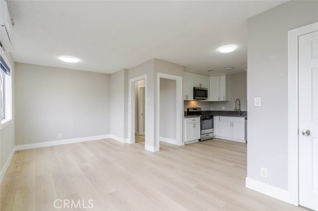 Detail Gallery Image 3 of 17 For 7137 Greeley St #7,  Tujunga,  CA 91042 - 2 Beds | 1 Baths