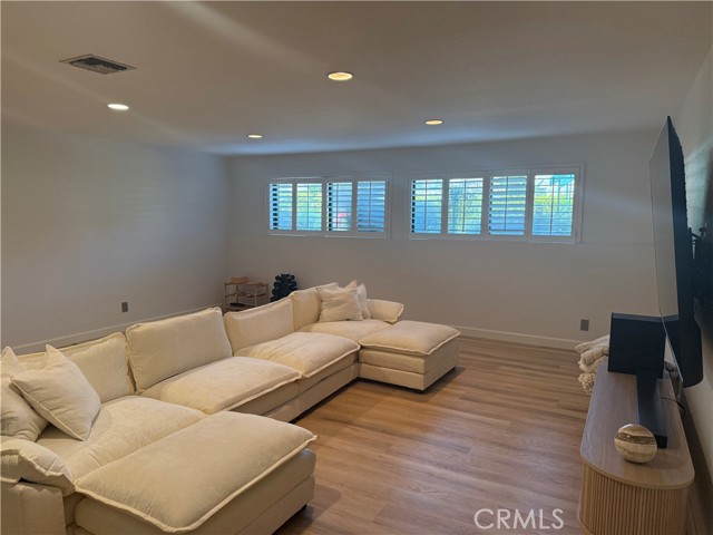Detail Gallery Image 14 of 25 For 5346 Zelzah Ave, Encino,  CA 91316 - 3 Beds | 4 Baths