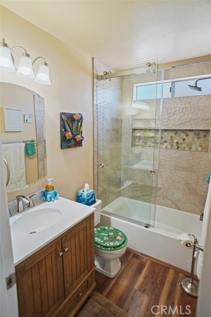 Detail Gallery Image 13 of 29 For 21946 Peppercorn, Saugus,  CA 91350 - 4 Beds | 2/1 Baths