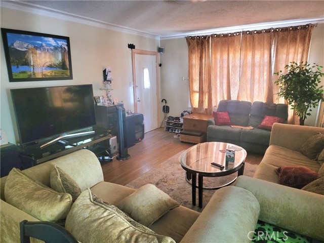 4214 Rosewood Avenue, Los Angeles CA: https://media.crmls.org/medias/c4eddc03-4428-4d48-8bea-e1d93c149757.jpg