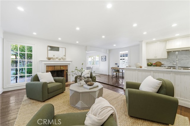 Detail Gallery Image 6 of 35 For 5232 Woodman Ave, Sherman Oaks,  CA 91401 - 3 Beds | 2 Baths