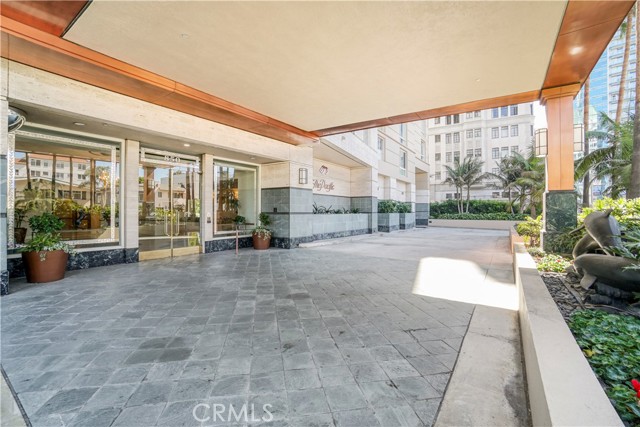 850 E Ocean Boulevard, Long Beach CA: https://media.crmls.org/medias/c4ee71a8-bc02-4908-9f29-9b133f903d19.jpg