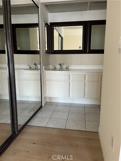 Detail Gallery Image 8 of 13 For 9960 Owensmouth, Chatsworth,  CA 91311 - 2 Beds | 2 Baths