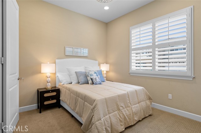 Image 16 of 61 For 17472 Oakbluffs Lane