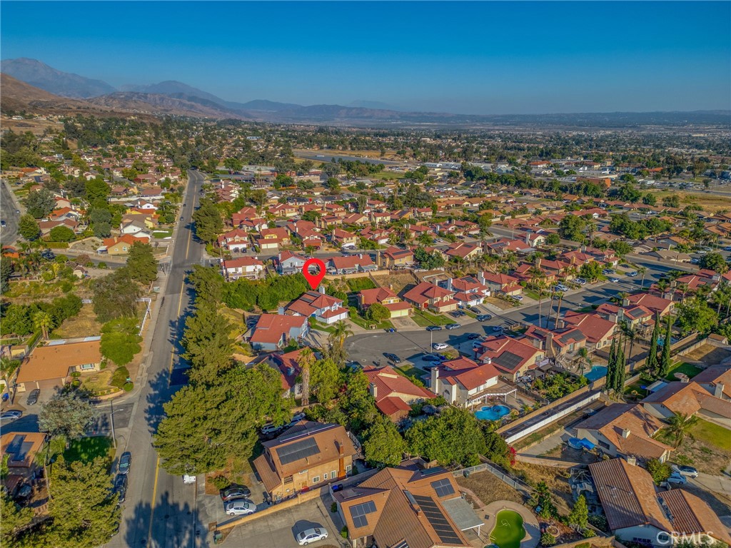 https://media.crmls.org/medias/c4efdc9d-7deb-4772-b205-07a9be94edd9.jpg?preset=X-Large
