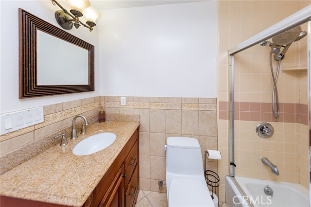 10165 Sully Drive, Sun Valley CA: https://media.crmls.org/medias/c4f02f02-4d45-4548-8759-b0d17104d50c.jpg