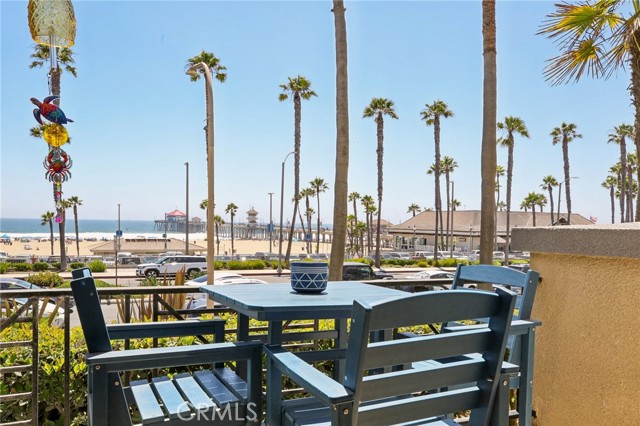 200 Pacific Coast, Huntington Beach CA: https://media.crmls.org/medias/c4f05a64-d066-48d6-a7e5-0737619450b7.jpg