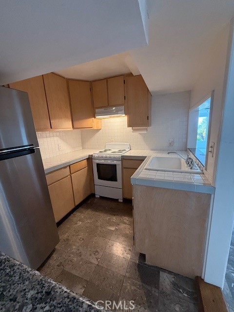 557 Via Almar, Palos Verdes Estates CA: https://media.crmls.org/medias/c4f06681-e5dd-4e9a-bf26-e6391b6553a7.jpg