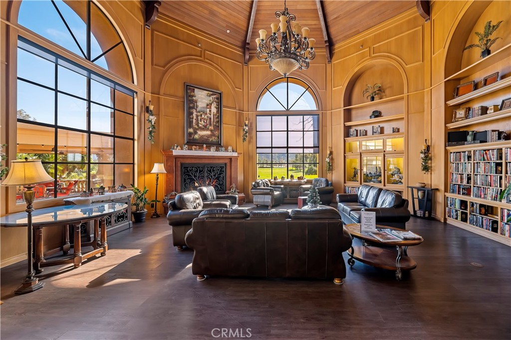 https://media.crmls.org/medias/c4f0e0e6-c851-4a67-bd28-c663139a3a49.jpg?preset=X-Large