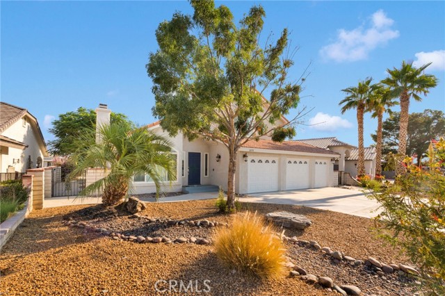 Detail Gallery Image 4 of 54 For 14374 Ironsides Ln, Helendale,  CA 92342 - 3 Beds | 3 Baths