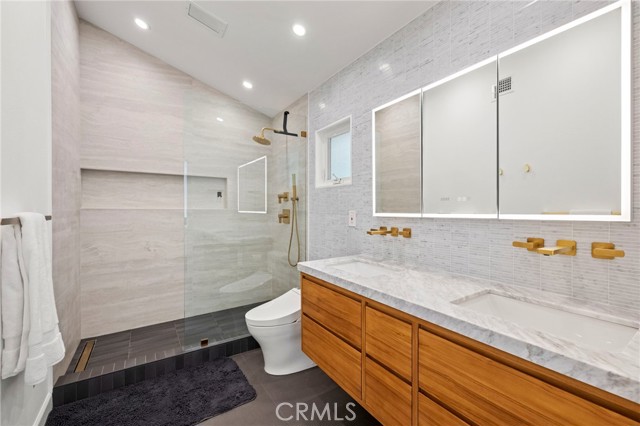 Detail Gallery Image 19 of 41 For 3121 Bern Dr, Laguna Beach,  CA 92651 - 5 Beds | 2/1 Baths